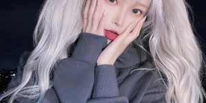 【EV女孩】長髮正妹「露香肩自拍」超迷人，「極致的S曲線」好有魅力！