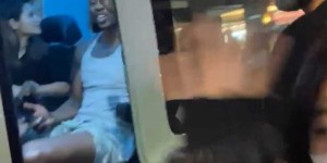 【EV扑克】速食店遇魔獸！女高中生衝前「飆2句英文」他笑了