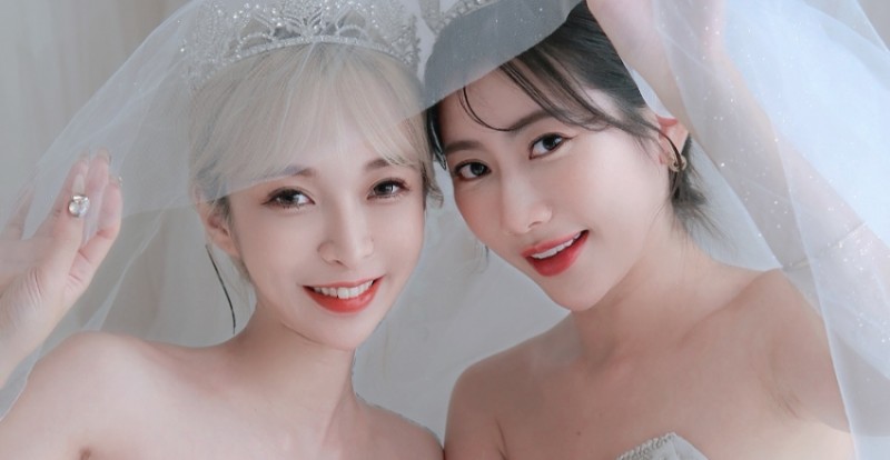 嵐芯語 X 比特穿上性感白紗　拍下最正閨蜜婚紗照！