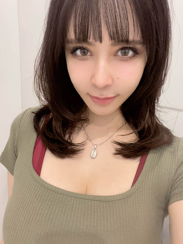 最新推荐！H Cup 饥渴人妻《宇佐美翠》精选作品介绍……