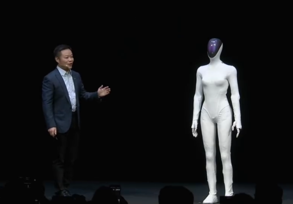 获得对手认可！马斯克点赞何小鹏&ldquo;自证&rdquo;IRON身份视频