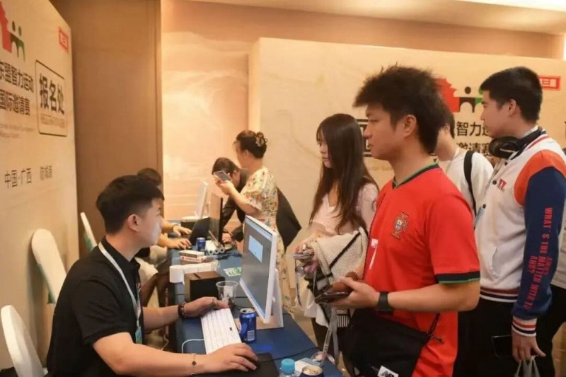 【EV扑克】第三届国门杯次日 | 广西三月三，主赛A组开打共135人次参赛，林峰CL携35人晋级第二轮，邓彪勇夺开幕赛冠军